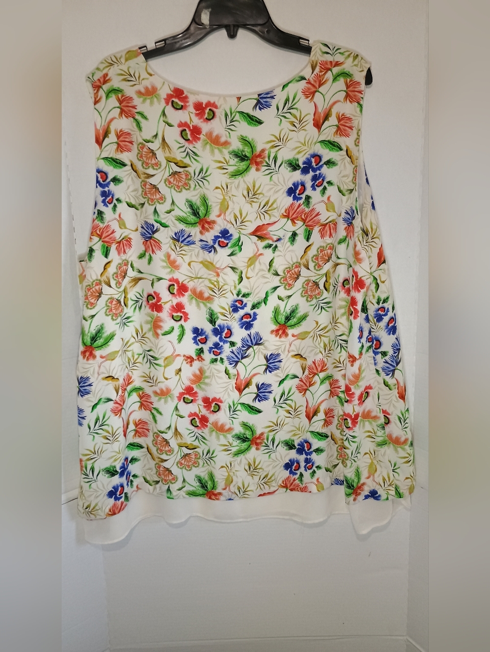 Rose & Oliver Cream Floral V-Neck Sleeveless Top Size 3X - Picture 2 of 4